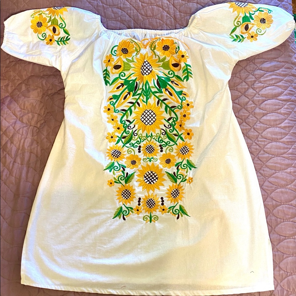 NEW Sunflowers embroidery Mini white dress NO TAGS